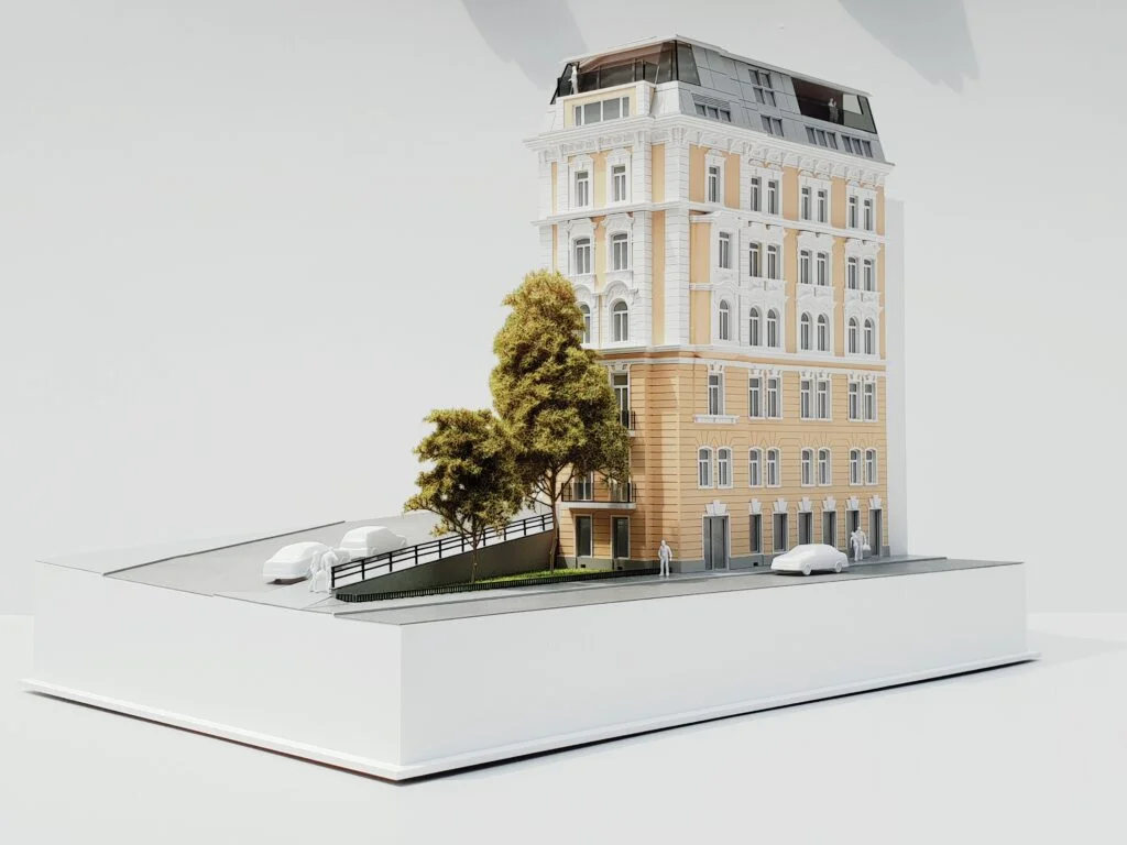 Vollfarbiges Architekturmodell 1:100 – historisches Wohnhaus mit restaurierter Fassade und Dachausbau.