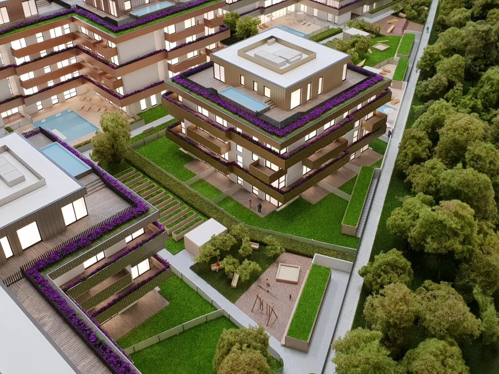 Architekturmodell Wohnanlage – Immobilienmodell mit Beleuchtung, Pools, Terrassen, Spielplatz und realistischen Grünanlagen.