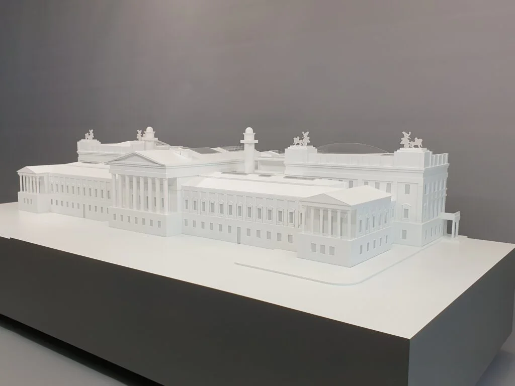 Architekturmodell – Parlamentsgebäude in homogener Darstellung mit klassischer Fassade und vereinfachten Details.