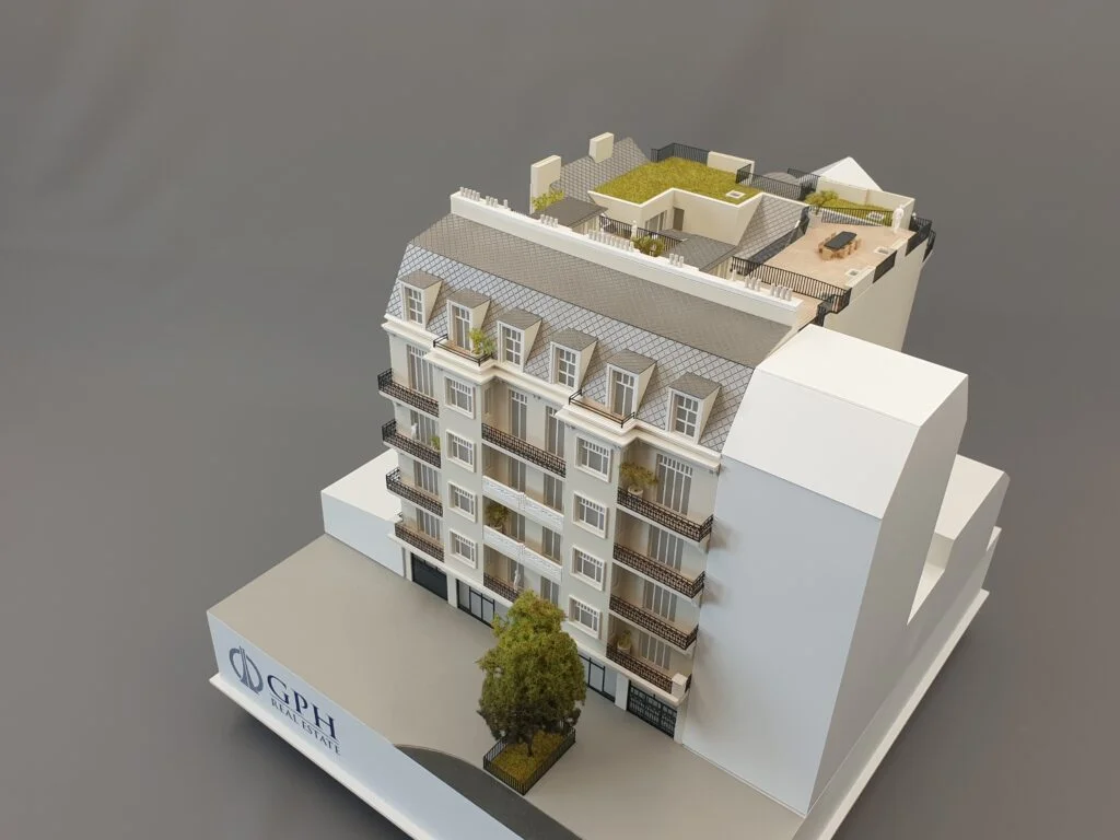Architekturmodell Wohnhaus mit Balkonen, Dachterrassen und Begrünung – Präsentationsmodell für GPH Real Estate.