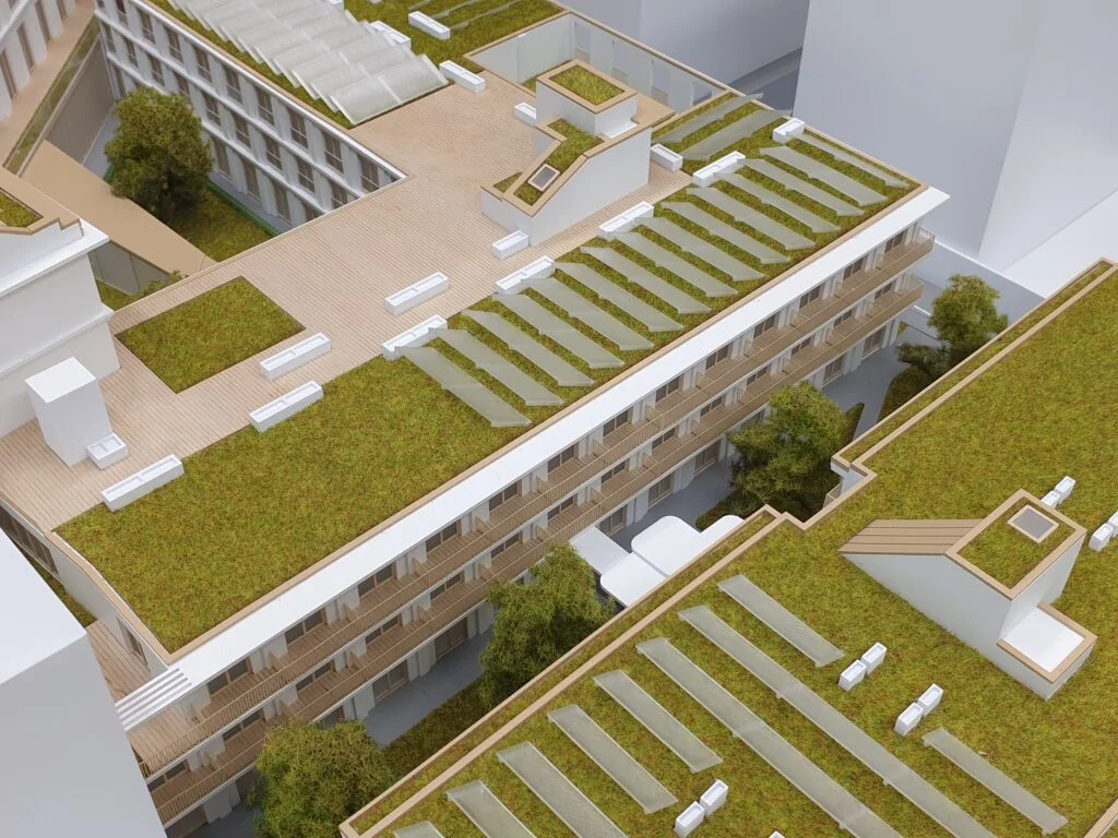 Architekturmodell – Wohnanlage mit begrünten Dachterrassen, Holzfassaden und klarer moderner Struktur.