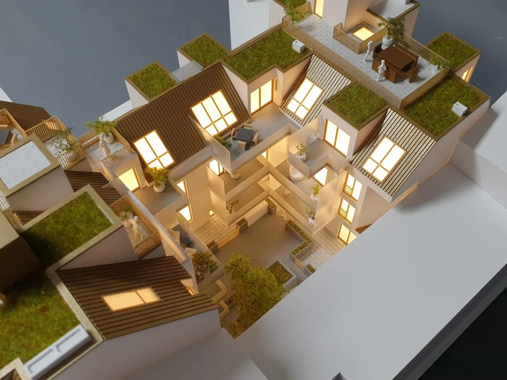 Architekturmodell Grundriss – modernes Wohnhaus mit offenen Wohnbereichen, Dachterrassen, Innenhof und präziser Raumaufteilung.