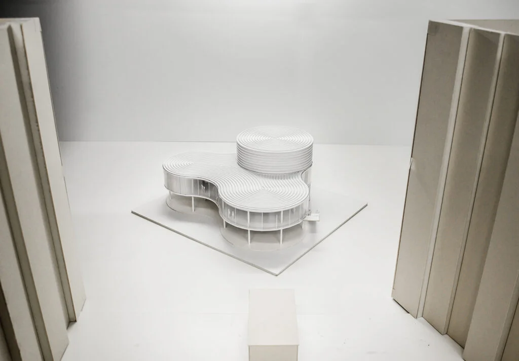 Kartonmodell Hochhaus – reduziertes Funktionsmodell.