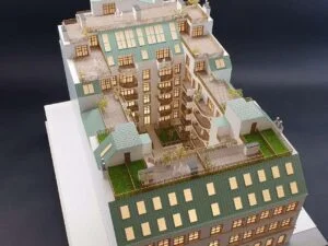 Architekturmodell mit modernem Dachausbau, großzügigen Terrassen und beleuchteten Innenräumen im hochwertigen Detailgrad.