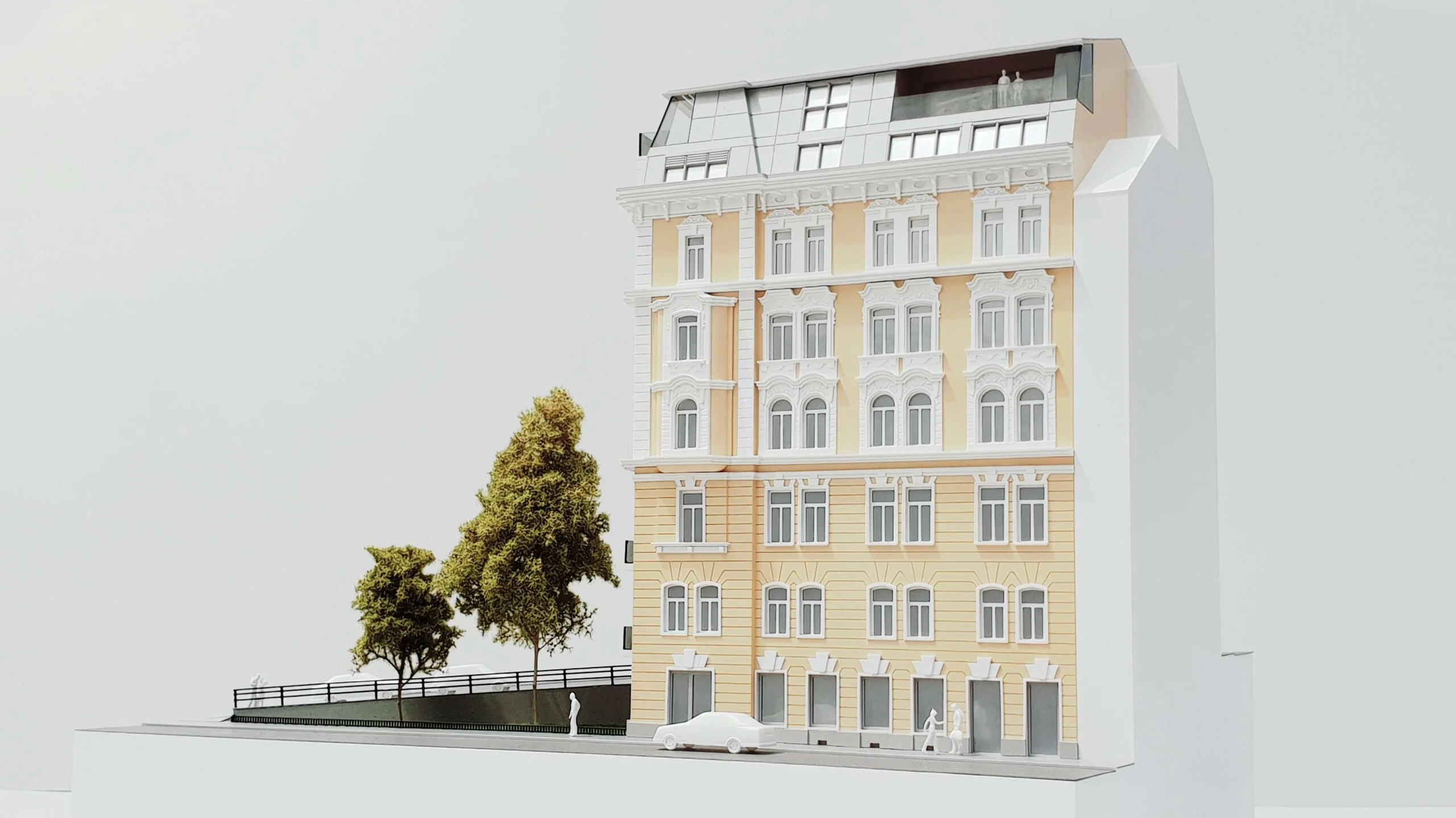 Architekturmodell im Maßstab 1:100 – Seitenansicht eines Wohngebäudes mit Fassadengliederung und Dachausbau