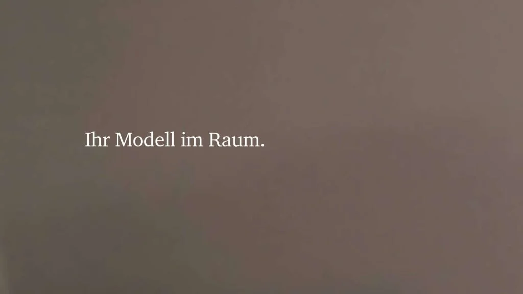Typografische Darstellung des Satzes „Ihr Modell im Raum“ als Abschlussstatement in der Präsentation von Architekturmodellen