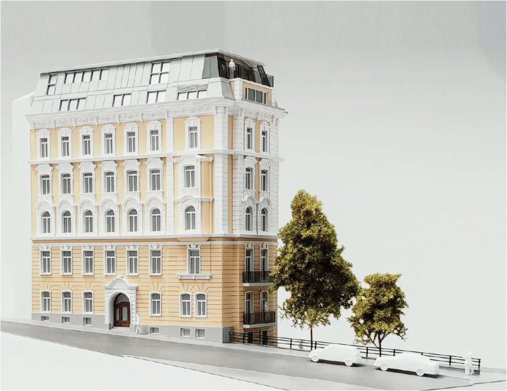 Architekturmodell eines historischen Wohnhauses im Maßstab 1:100 mit hohem Detaillierungsgrad – Fassadenansicht mit Baumbestand
