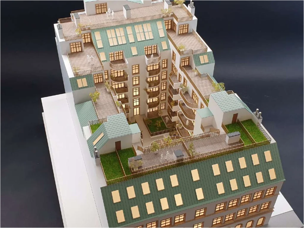 Hochdetailliertes Architekturmodell eines Wohngebäudes mit Dachterrassen, Balkonen und begrünten Innenhöfen für hochwertige Immobilienpräsentationen
