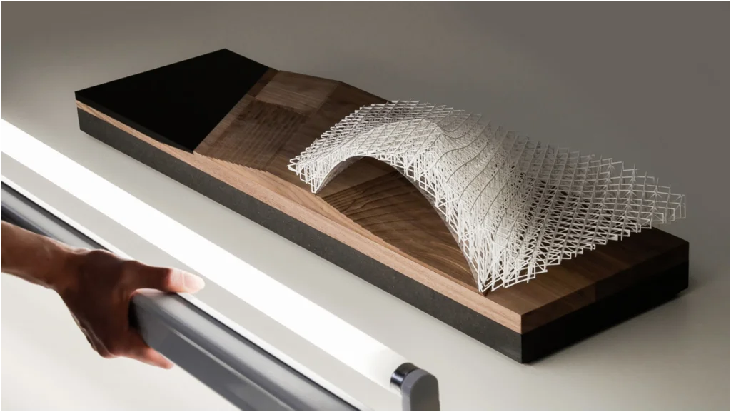 Perspektivische Ansicht eines Architekturmodells aus Holz mit gewölbter, filigraner Gitterstruktur über topografischem Untergrund
