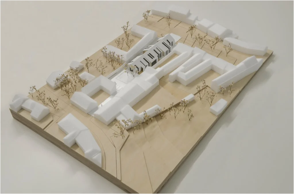 Architekturmodell mit reduzierter Formensprache und abstrakter Landschaft – Naturmodell für Wettbewerbe und Projektpräsentatione