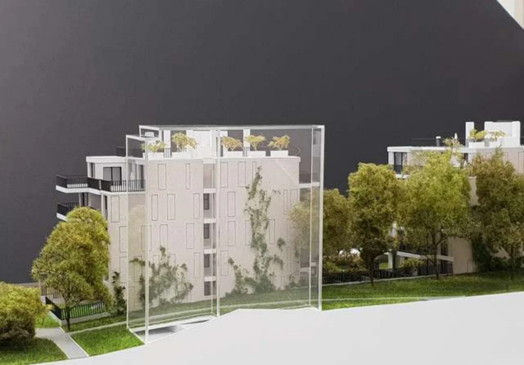 Immobilienmodell mit transparenter Darstellung der Umgebungsgebäude, Kombination aus detailliertem Baukörper und abstrahiertem Kontext zur Analyse der städtebaulichen Einbindung