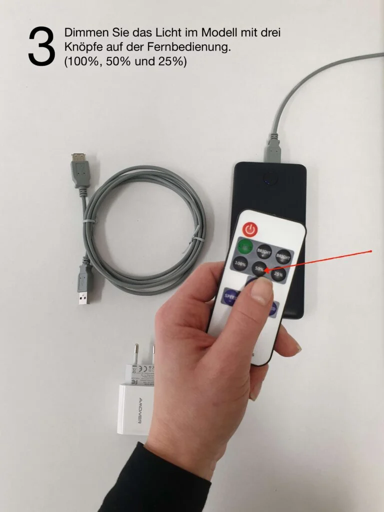 Dimmen der Modellbeleuchtung mit Fernbedienung, Einstellung der Lichtstärke im Architekturmodell auf 100 %, 50 % oder 25 %